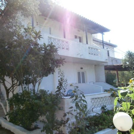 Billy'S Amoudi Apartments Bagian luar foto