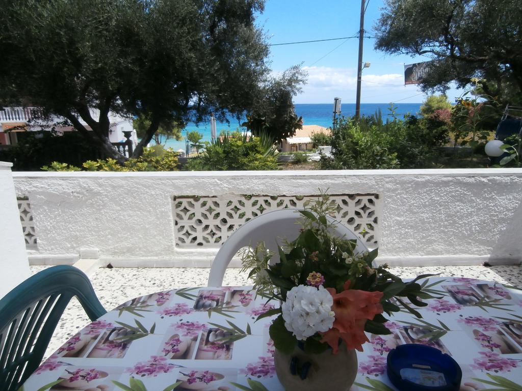Billy'S Amoudi Apartments Bagian luar foto