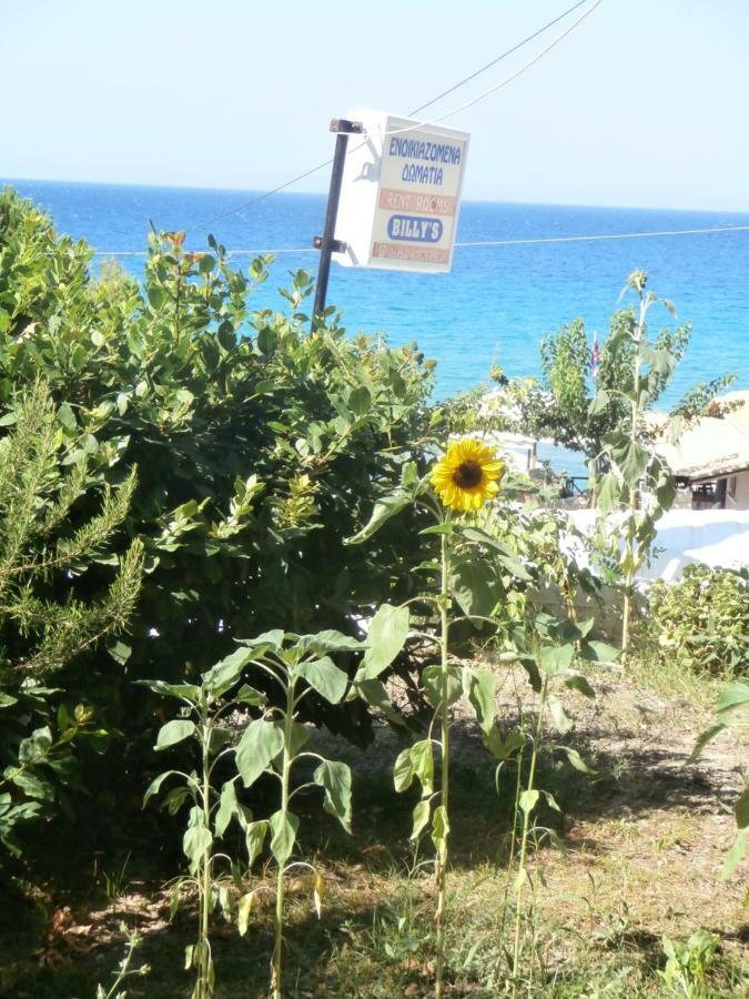 Billy'S Amoudi Apartments Bagian luar foto