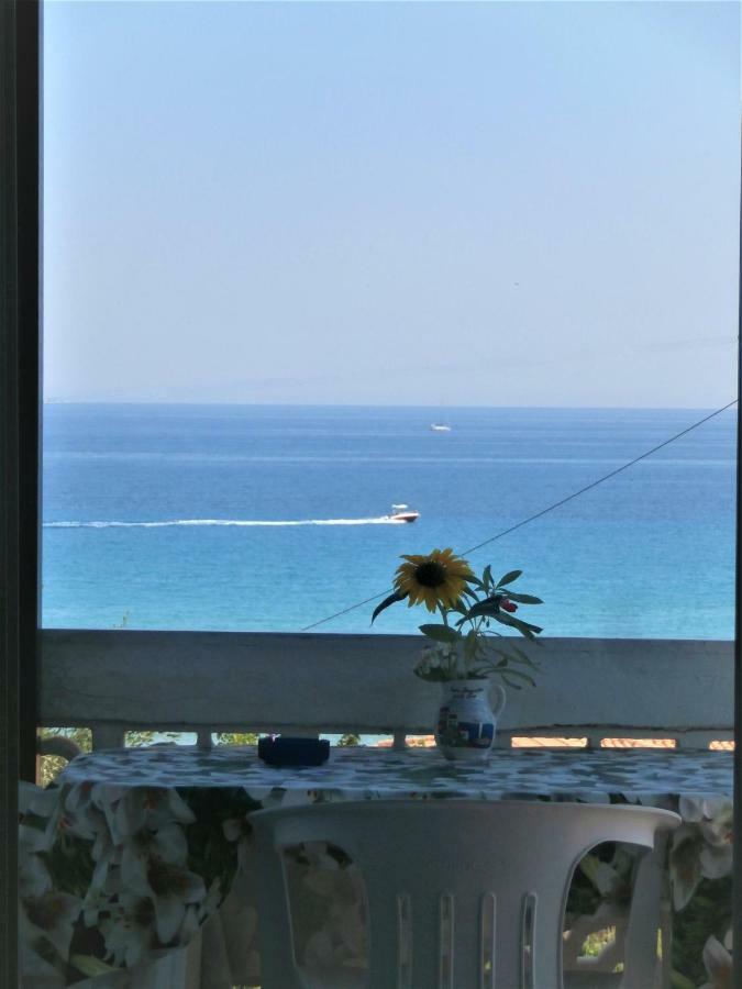 Billy'S Amoudi Apartments Bagian luar foto
